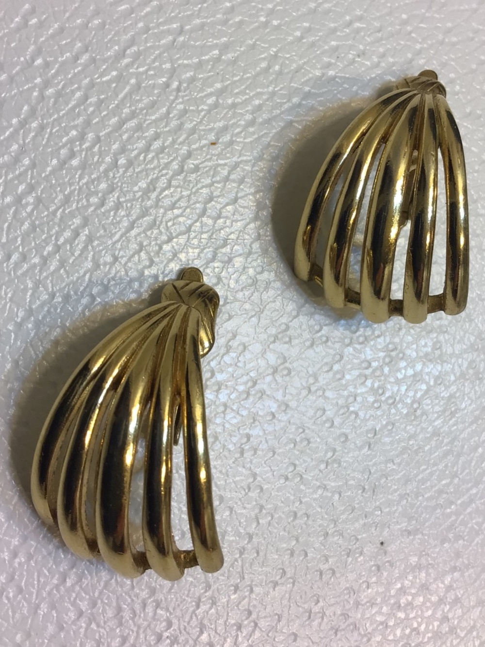Crown Trifari Fanned Half Hoop Polished Gold Tone Clip-on Earrings